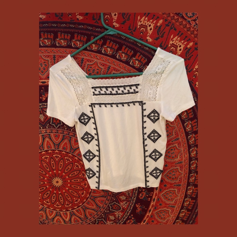 ❤️Soft Aztec Boho Lace Print Tee❤️